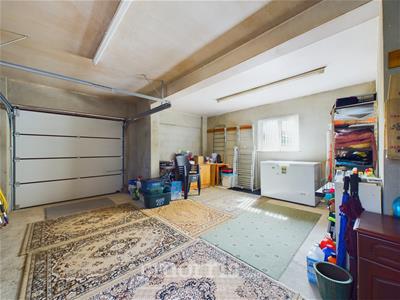 Integral Garage/Workshop